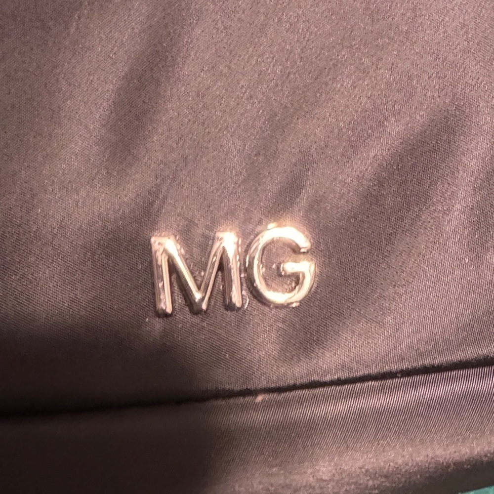 Sleek Black Crossbody Bag - Picture 5 of 7